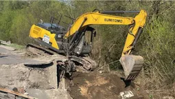 В обвалі мосту на трасі Луцьк-Львів звинуватили водіїв (фото)