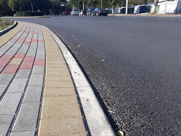 Показали, як у Луцьку відремонтували дорогу біля «Авангарду» (фото)