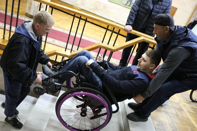 Луцьк і далі залишається недоступним для людей з інвалідністю (фото)