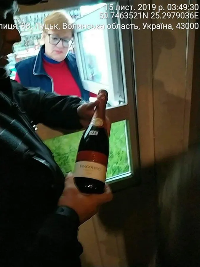 На Ковельській затримали продавчиню, яка торгувала алкоголем вночі (фото)