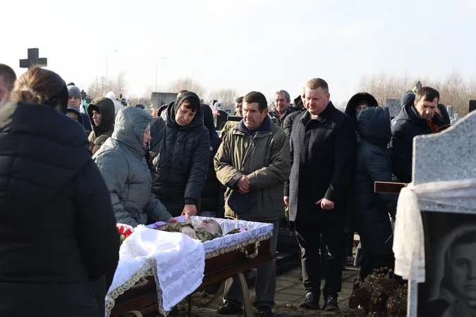 На Волині попрощалися з воїном Русланом Світачем (фото)