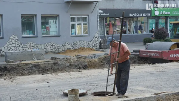Встановлюють нові бордюри: що коїться на проспекті Волі у Луцьку (фото)