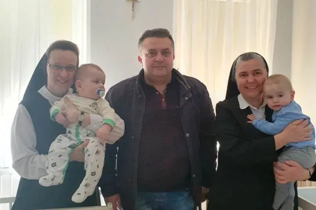 Вихованців Волинського обласного дитбудинку перевезли до Польщі (фото)
