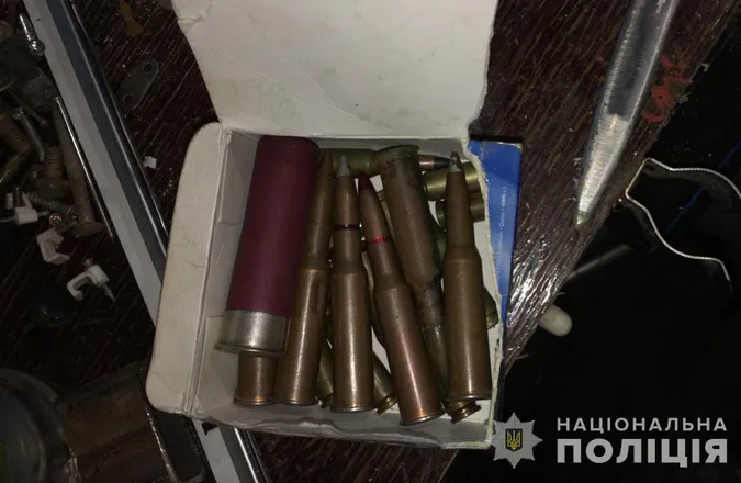 У Луцькому районі схопили розбійника з кілограмом «шмалі» і зброєю (фото)