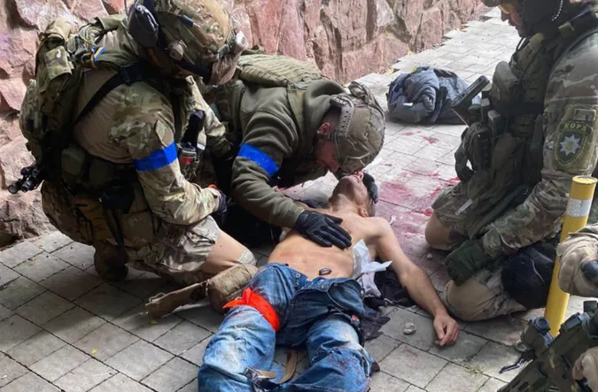 Чернівецький педофіл, який застрілив 22-річну поліцейську, загинув під час затримання (відео)