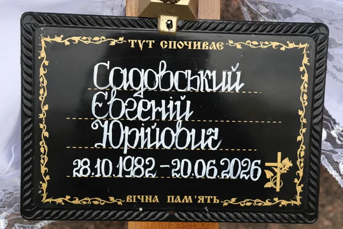 Небо плакало: у Луцьку відбулося прощання з трьома Героями Євгенієм Садовським, Олегом Чернюком та Олександром Смалюхом