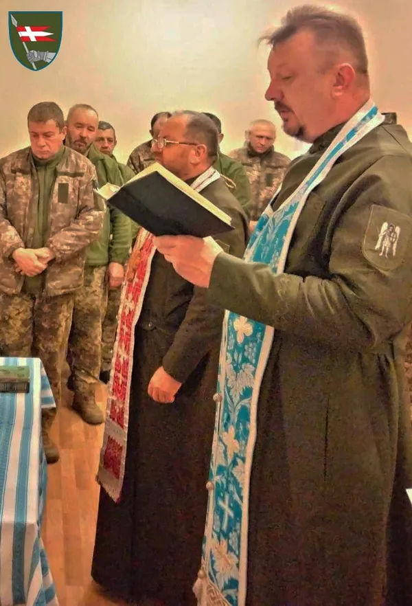 Капелани волинської бригади сповідають і причащають на фронті (фото)