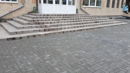 У Луцьку ремонтують центральний басейн 