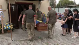 У Луцьку попрощалися з бійцем Андрієм Коробком після повторної експертизи (фото, відео)