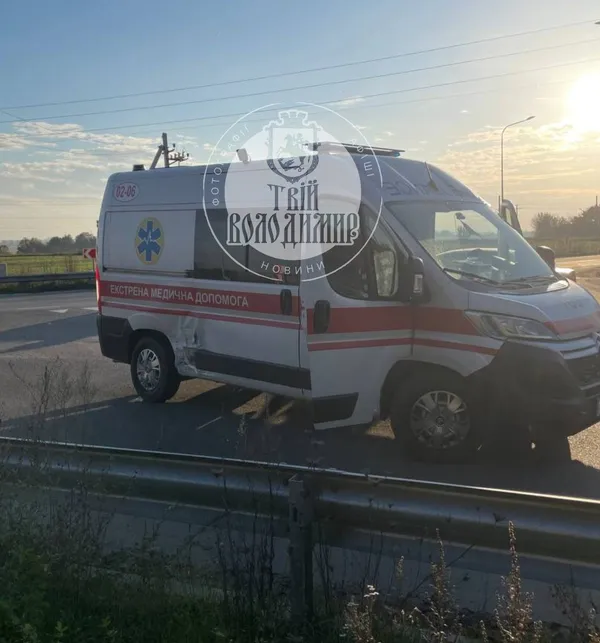 У Володимирському районі зіштовхнулись «швидка» та легковик (фото)