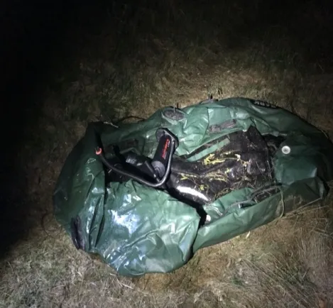На Волині контрабандисти, тікаючи, «згубили» ящики сигарет та човен