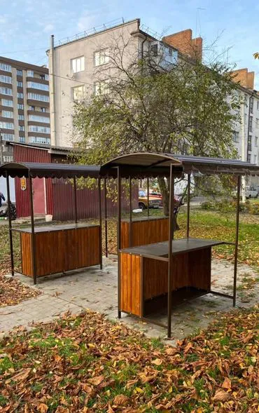 У Луцьку на Львівській встановили ятки для торгівлі городиною (фото)