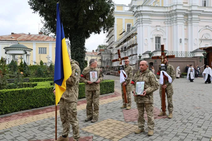 У Луцьку попрощалися з двома загиблими на війні воїнами (фото)