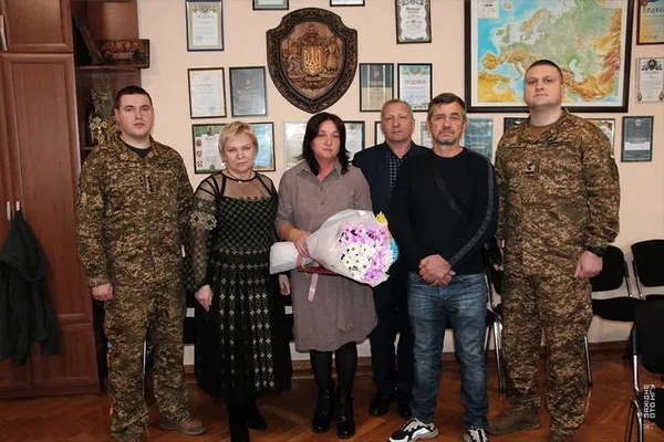 На Волині рідним загиблих нацгвардійців вручили державні нагороди (фото)