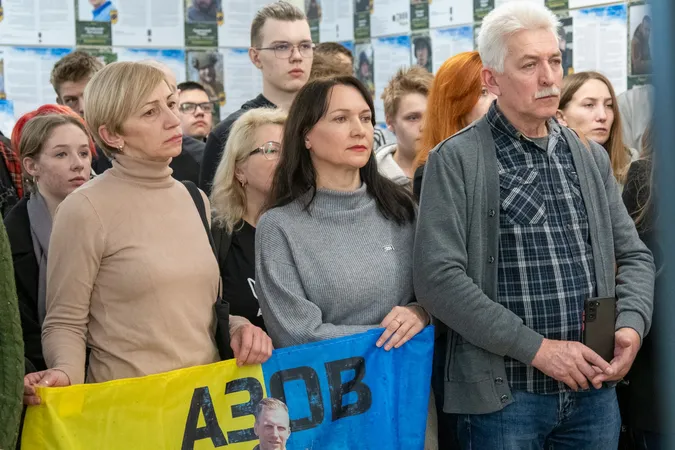 У Луцьку відкрили виставку «Полк «Азов» – янголи Маріуполя» (фото)