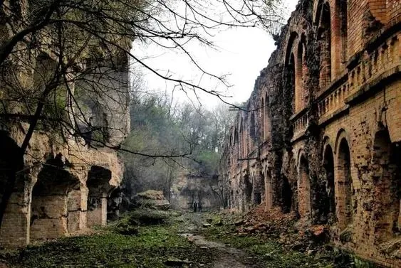 Місто привидів і таємна лабораторія: моторошна локація біля Волині (фото)