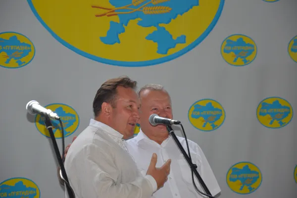 Аграрій Євген Дудка щиро  здивувався, коли Валерій Діброва запросив його сказати декілька слів зі сцени 