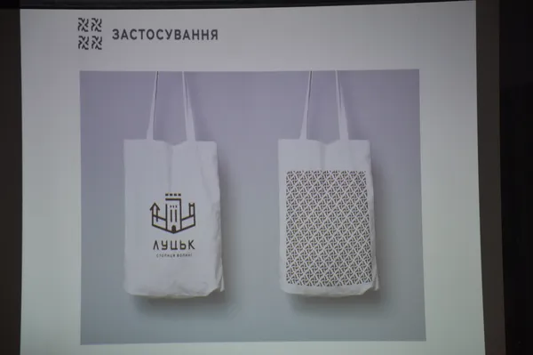 Так може виглядати сувенірна продукція з новим логотипом