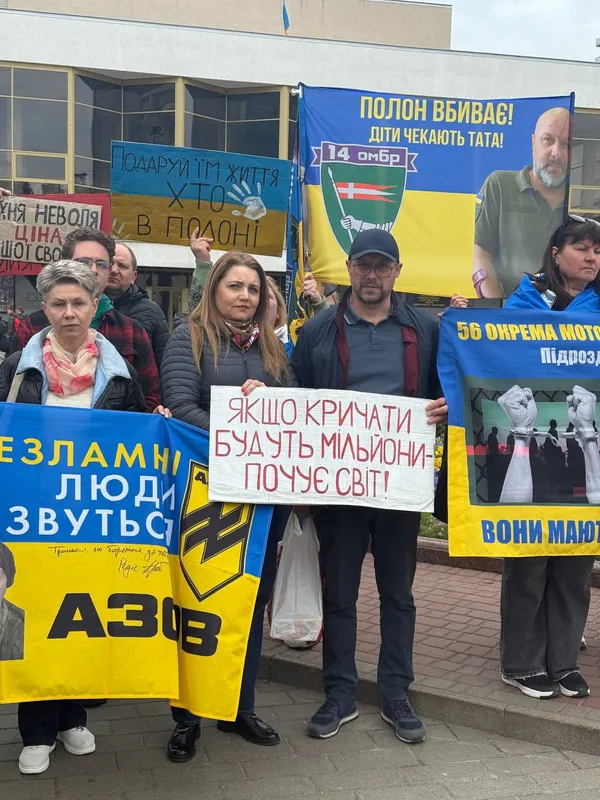 У Луцьку – акція на підтримку військовополонених і безвісти зниклих Маріупольського гарнізону (фото)