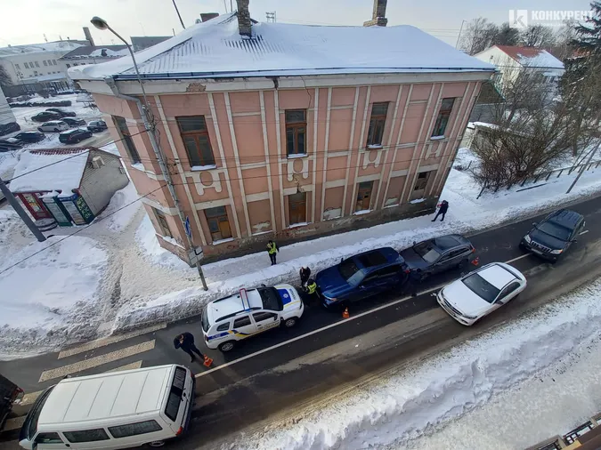 Аварія у Луцьку: в центрі міста ускладнений рух (фото)