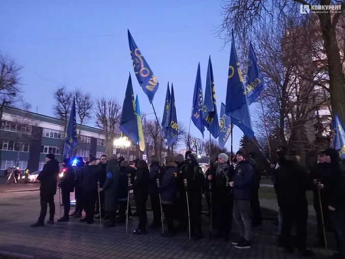 З волинкою та барабанами: у Луцьку пройшов «Марш правих традицій» (фото, відео)