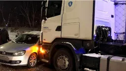 У Луцьку вантажівка протаранила легковик (фото)