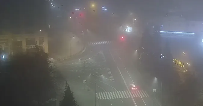 Луцьк огорнув густий туман – водіїв і пішоходів закликають бути обережними (відео)