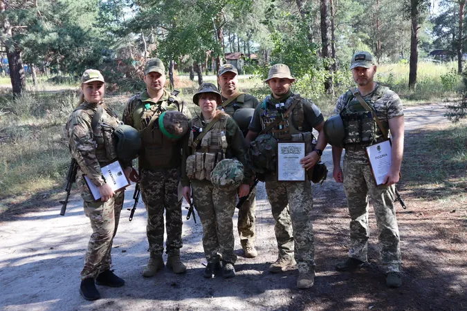 Комбриг волинської ТрО вручив бійцям і бійчиням нагороди (фото)