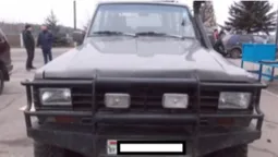 Під обшивкою, в колесі і паливному баку: на Волині затримали два авто із сигаретами (фото)
