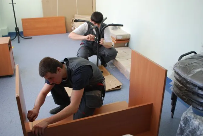 Транспорт, меблі, страхування: де платять волинянам найбільше