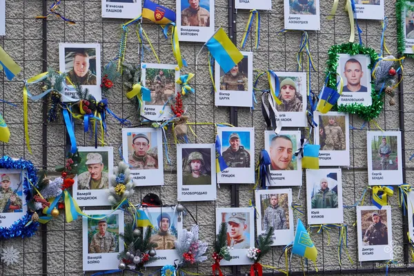 У Володимирі накрили символічний різдвяний стіл для полонених та зниклих безвісти (фото)