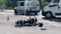 На Глушець у Луцьку збили мотоцикліста, рух вулицею паралізований (фото)
