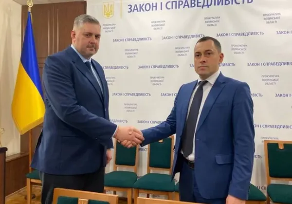 Юрій Луцик (зліва) отримав високу посаду після 5 років судів через незаконне звільнення