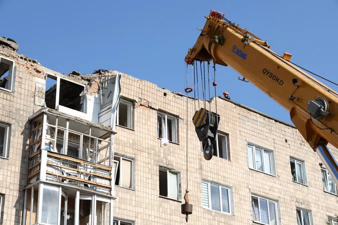 Що робити лучанам, чиї квартири постраждали від падіння уламків шахеда на проспекті Відродження