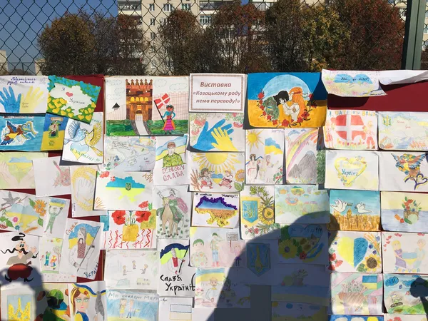 «Козацькому роду нема переводу»: у луцькій школі організували свято (фото)
