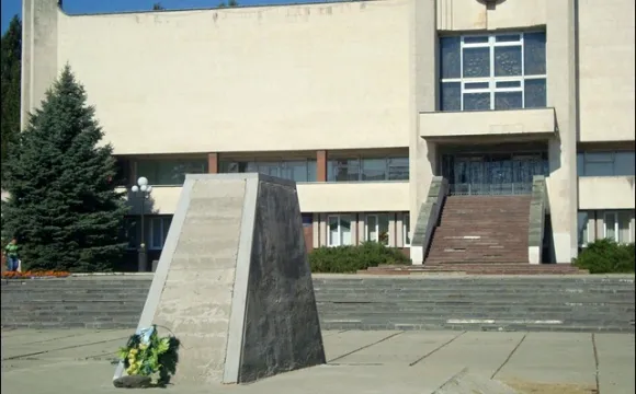 Хто псевдо -, а хто патріот. Баталії навколо пам'ятника Бандері у Луцьку (Оновлено)