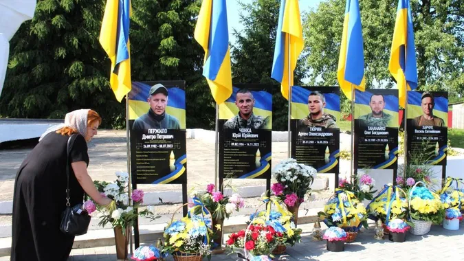 У Луцькому районі освятили пам'ятну стелу загиблим Героям (фото)