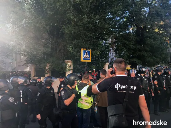 У Харкові радикали напали на учасників Маршу рівності (відео)