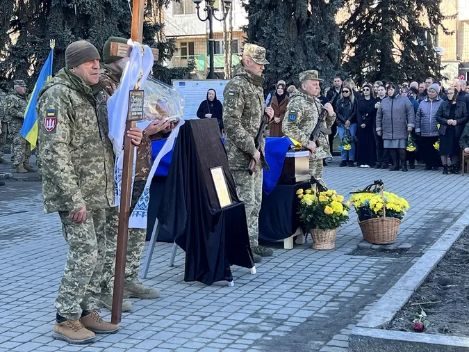 Пів року вважався зниклим: на Волині попрощалися з Героєм Анатолієм Нестеруком (фото)
