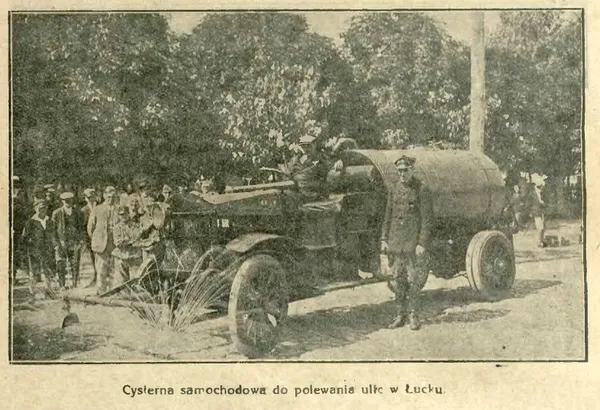 З чого поливали вулиці Луцька 100 років тому (фото)