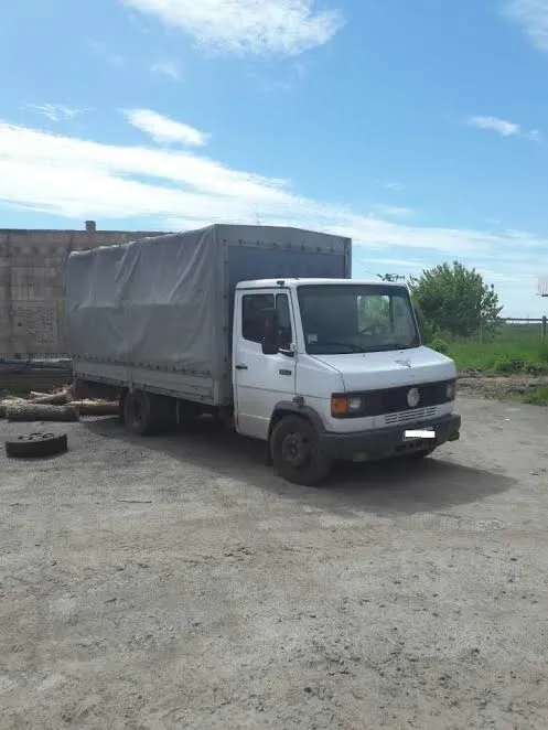 На Волині затримали бус  із «нікому не потрібною» деревиною (фото)