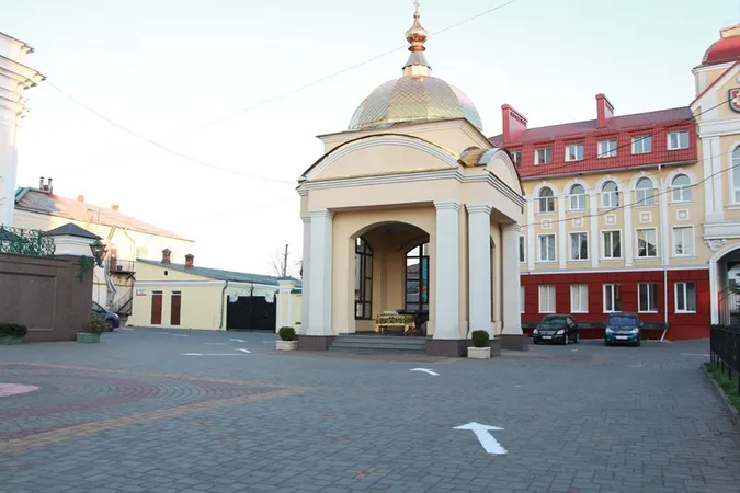 У луцькому соборі зробили схему руху по території для освячення верби (фото)