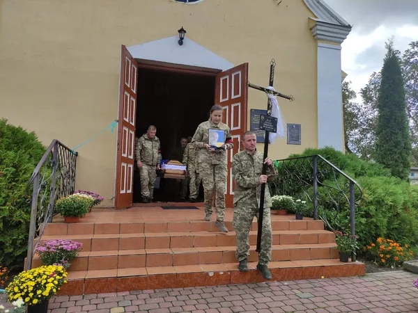 Останнім земним шляхом волиняни провели захисника Дмитра Осіїка (фото)