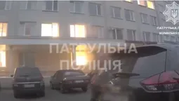 З маячками і сиреною: луцькі патрульні супроводили до лікарні немовля з температурою (відео)