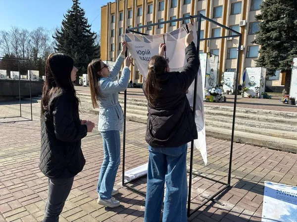 У Нововолинську розширили алею Героїв: встановили ще 26 портретів полеглих воїнів (фото)