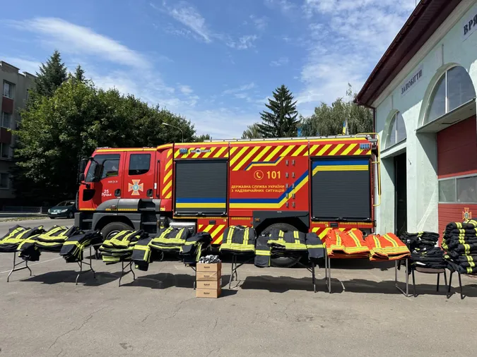 Луцькі волонтери передали допомогу рятувальникам (відео)