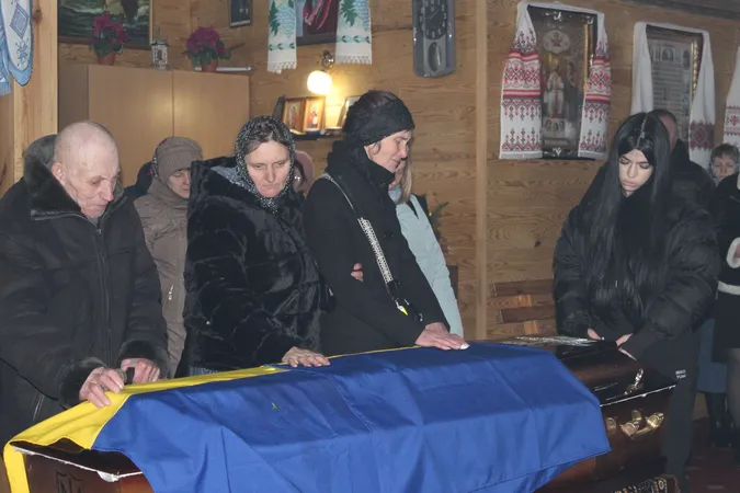 На Волині попрощалися із 23-річним воїном Іллею Чолаком (фото)