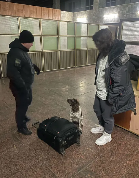 Волинські прикордонники виявили наркотики в пасажира потягу «Київ – Хелм» (фото)