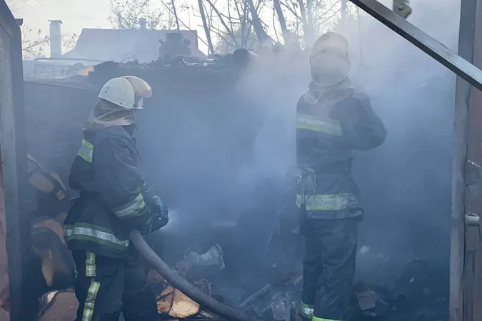 У Литовежі горів будинок: вогонь пошкодив стіну й речі