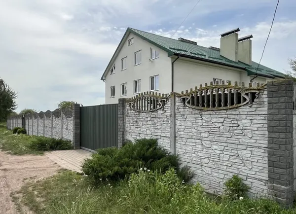 На Волині продають дитячий будинок сімейного типу (фото)